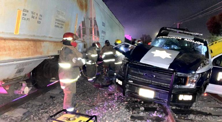 Arrolla tren a patrulla en Hidalgo; mueren dos policías