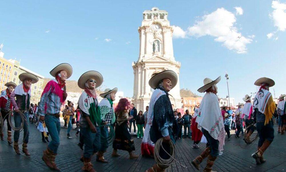 Inicia el carnaval en Pachuca, Hidalgo; asisten 30 mil visitantes provenientes de diversas regiones