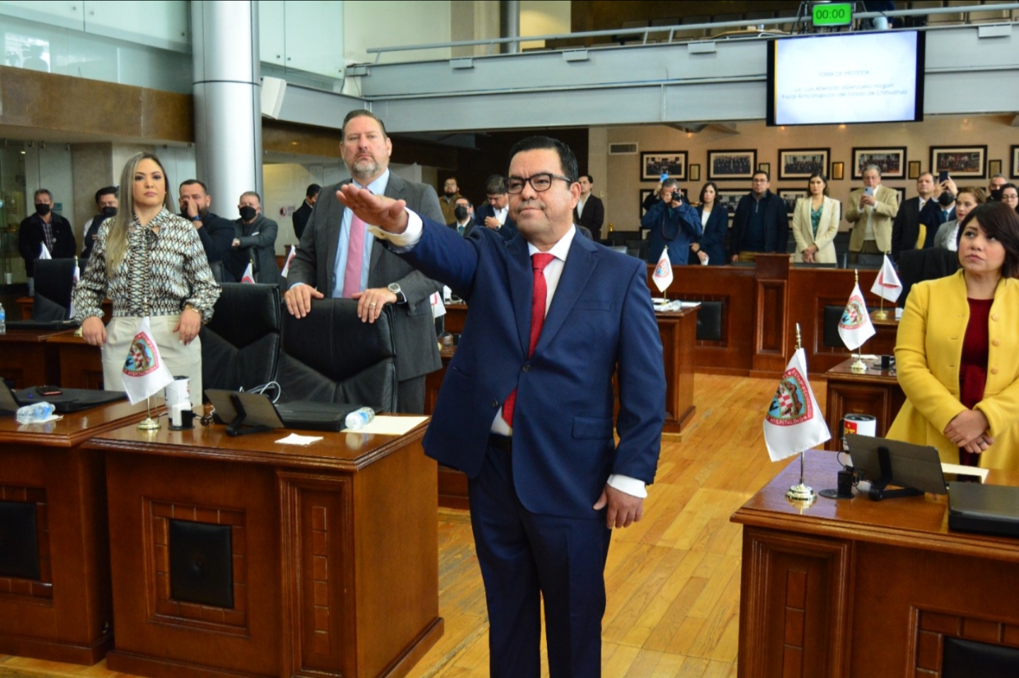 Su narrativa de ética pública contrasta con una gestión plagada de silencio, discrecionalidad y sospechas de protección política.